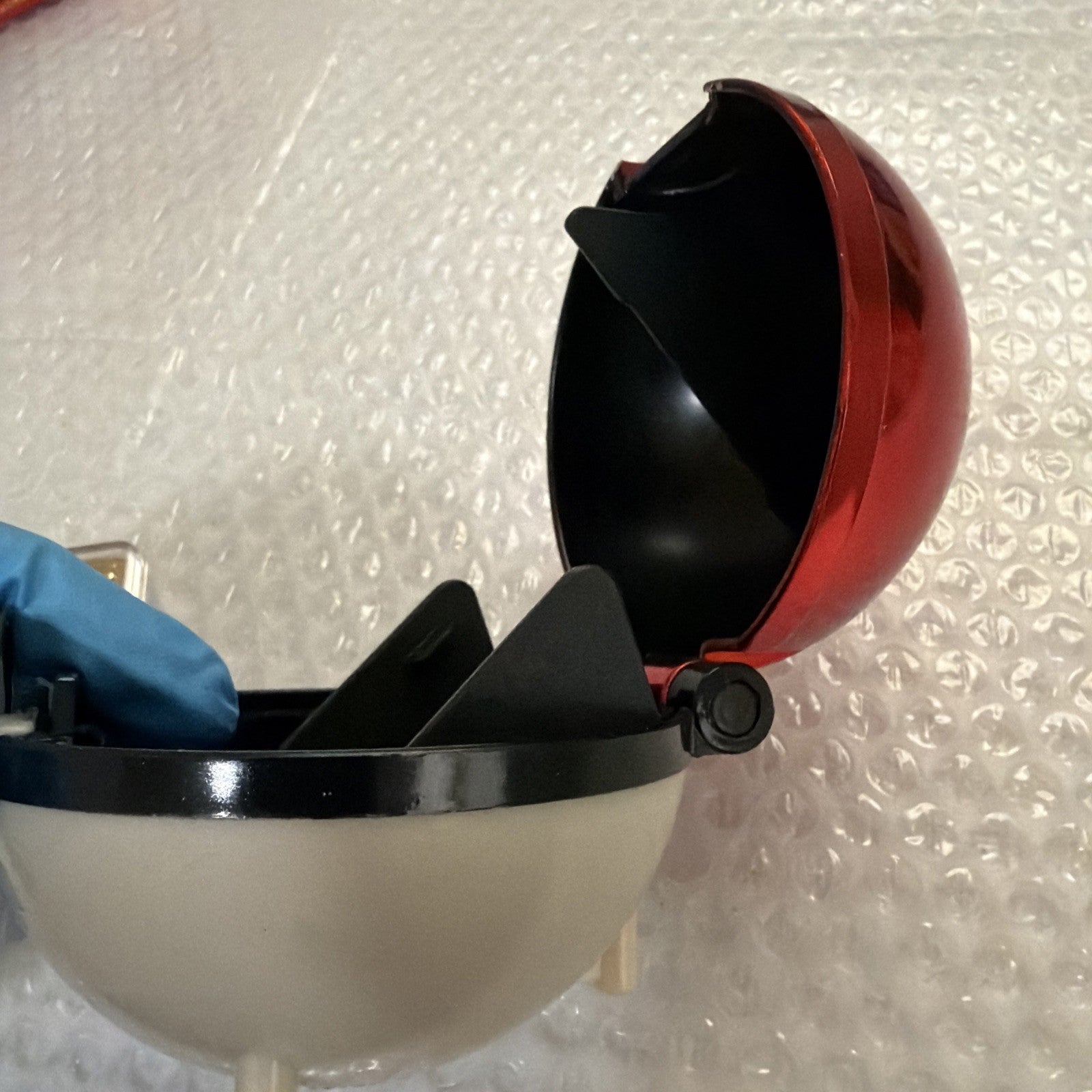 Pokemon Limited Edition 23k Gold Plated Trading Card & Pokeball Poliwhirl 1999