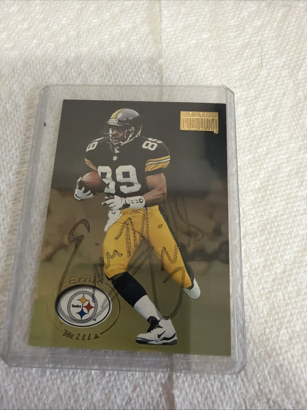 1996 Skybox Premium - Ernie Mills #141 NM - SIGNED